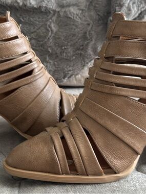 Qupid Tan Strappy Pointed-Toe Heeled Sandals